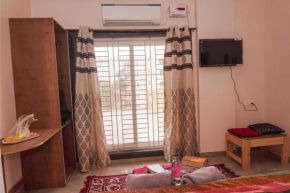 Stay Inn Kailasha - Lift,Parking,Kitchen and all modern facilities